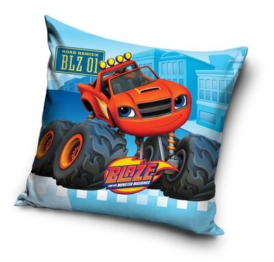Blaze en de Monsterwielen kussen